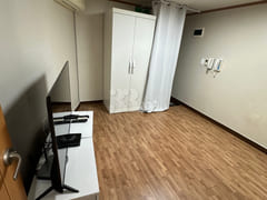 Clean, fully furnished room B in front of Bye 1th image