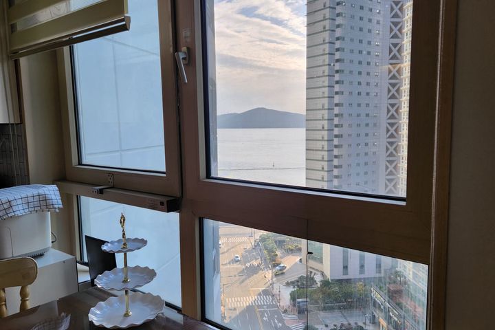 Marine City, double-sided window, large room 7th image