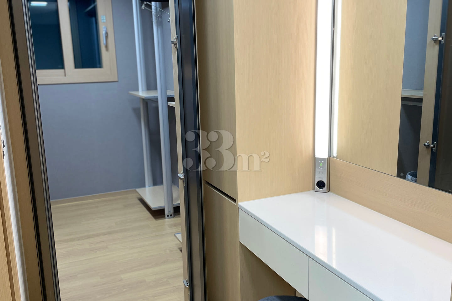 New apartment/3 rooms/parking available 32th image