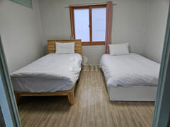 Deokha, 2 bedrooms, 1 living room, 4 beds 1th image