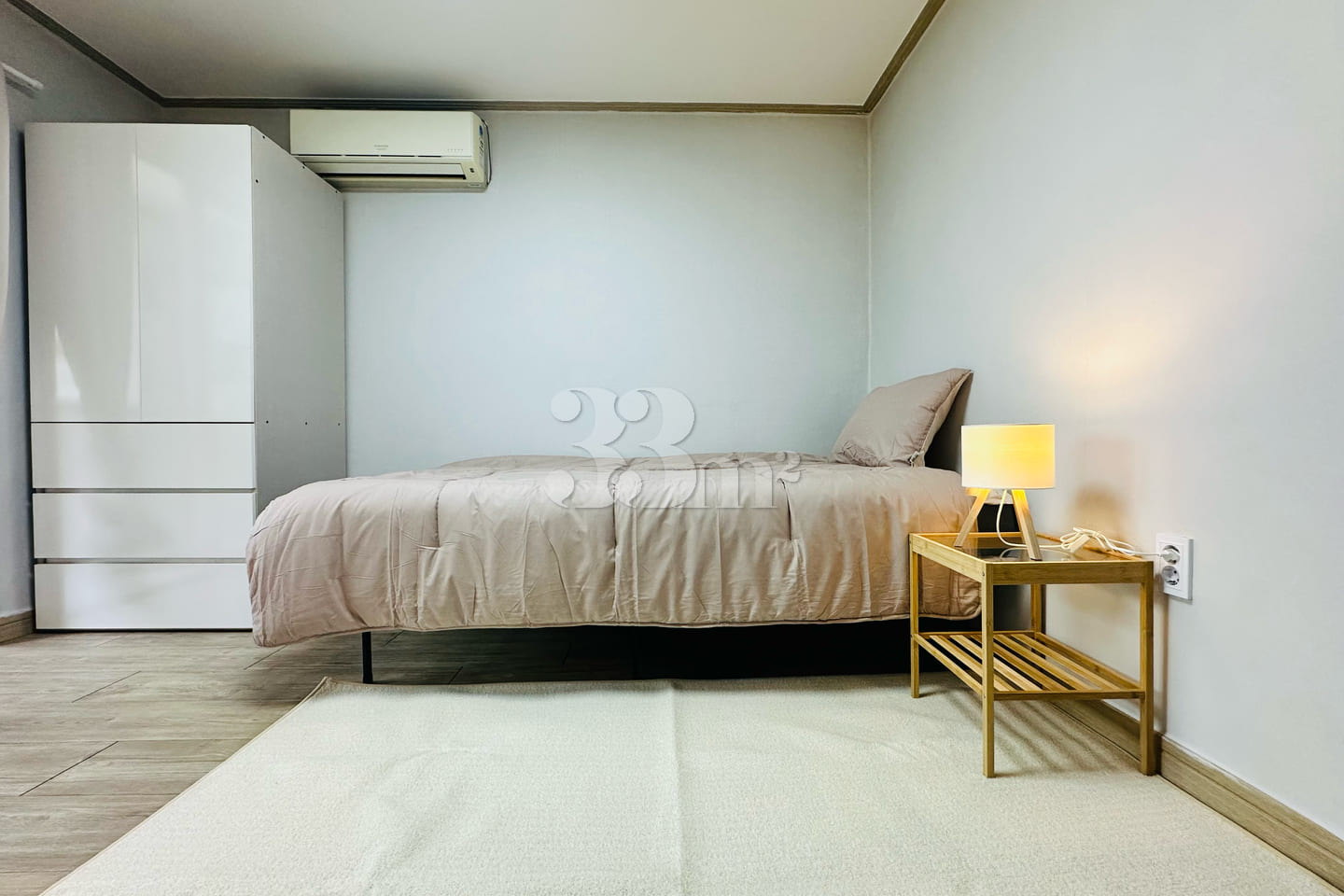 Fully furnished studio apartment near the cen 1th image