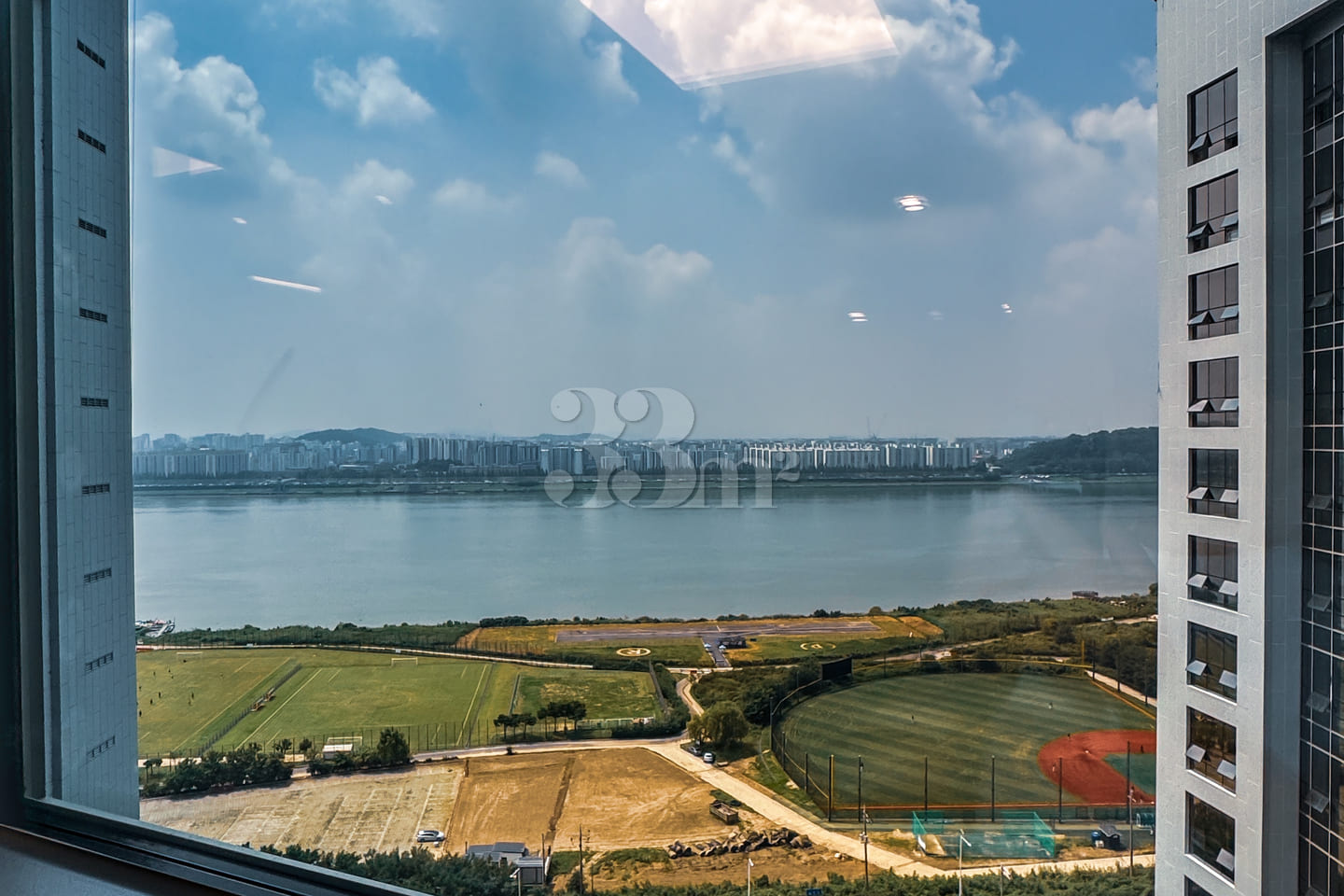 Two-bedroom apartment with a view of the Han 1th image