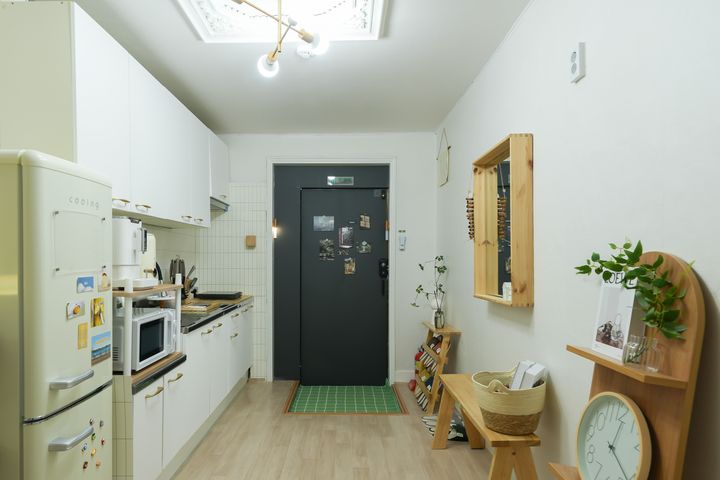 Cozy Dining Room / 10 Minutes from Sillim 10th image