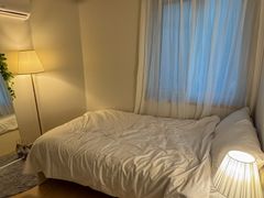 Remodeled studio apartment, 1 minute from Ewh 1th image