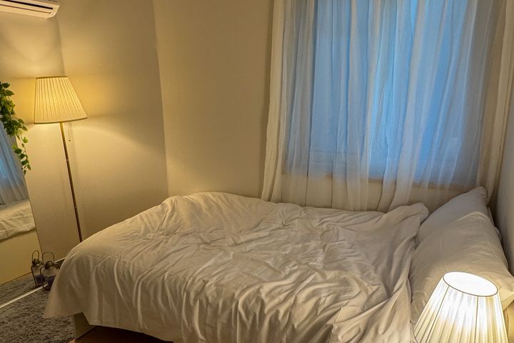 Remodeled studio apartment, 1 minute from Ewh 1th image
