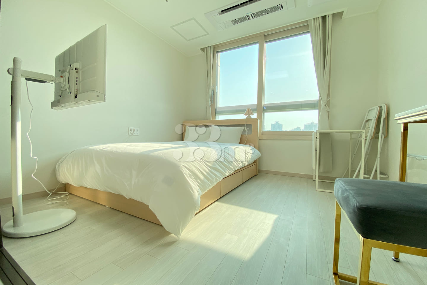 Newly built studio apartment, 3 minutes from  1th image