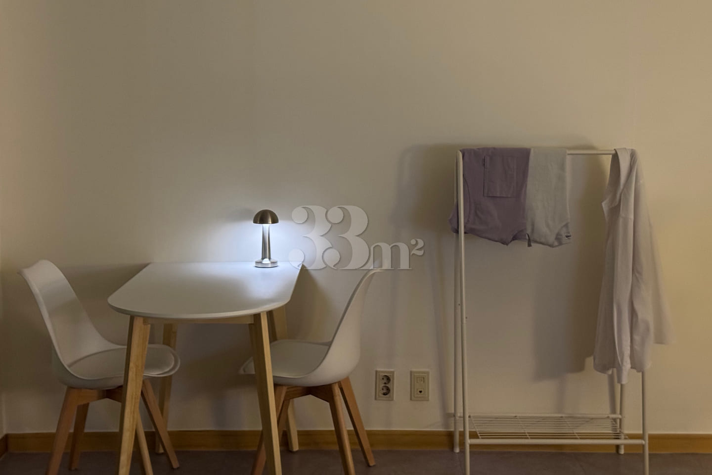 Large room with a balcony, 1 minute from Hong 5th image