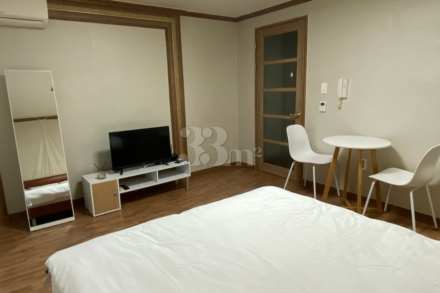 Cozy room 8th image