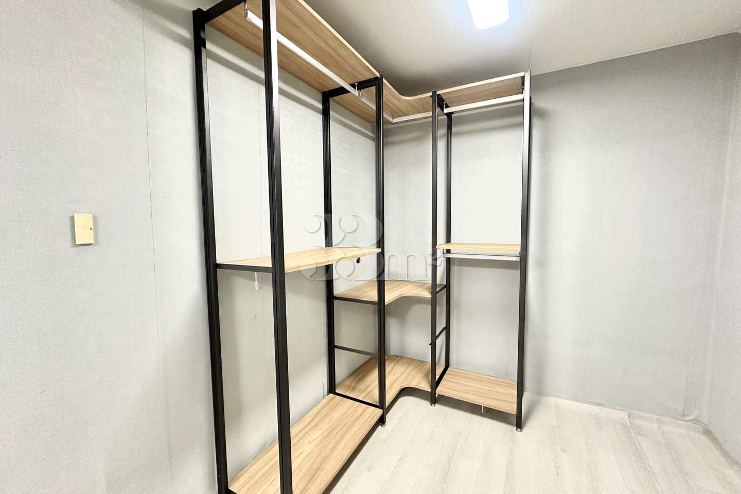 Sunny two-bedroom apartment near the subway s 10th image