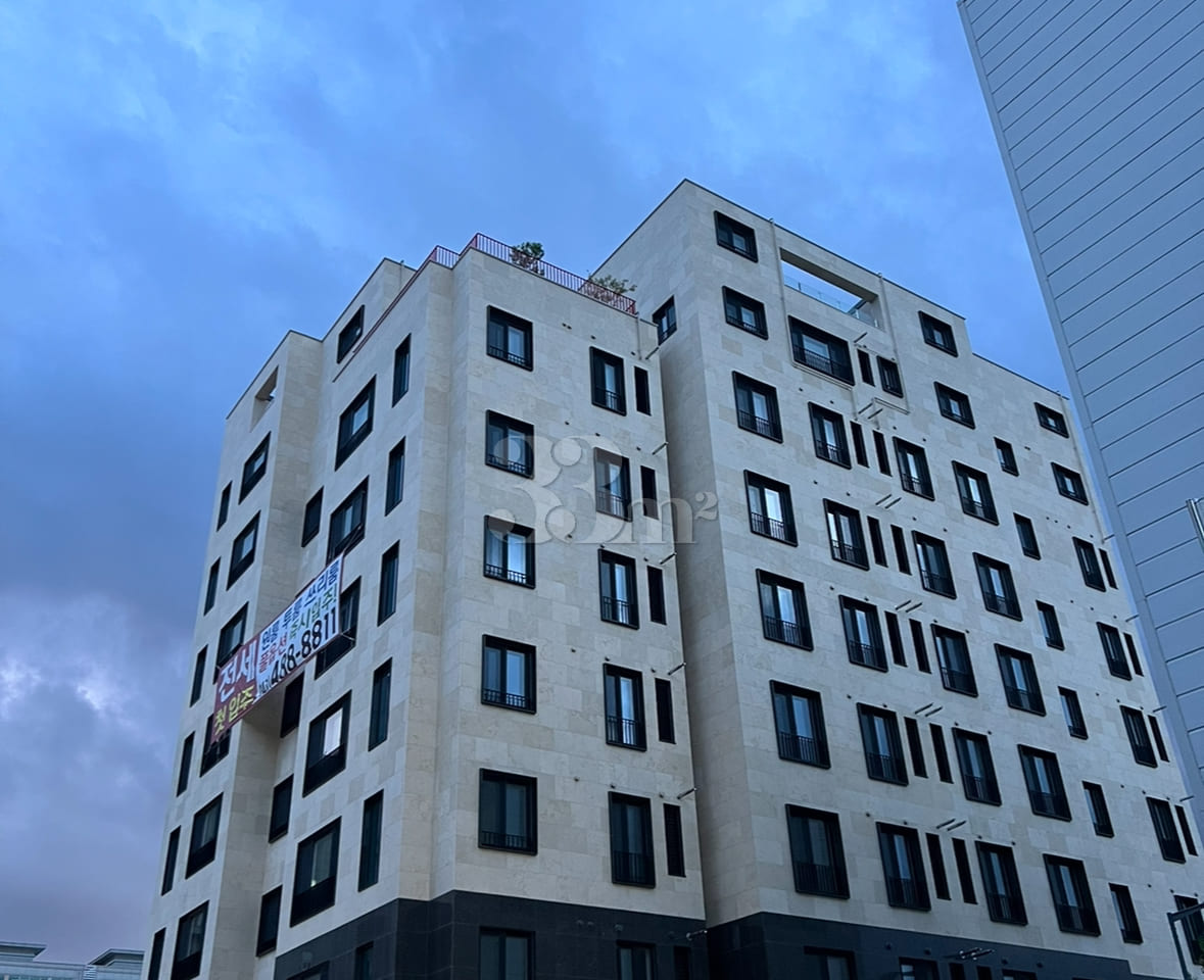 Brand-new two-room unit, parking available. 0th image