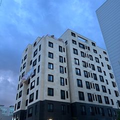 Brand-new two-room unit, parking available. Unit Image