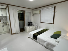 Spacious studio apartment with excellent amen 8th image