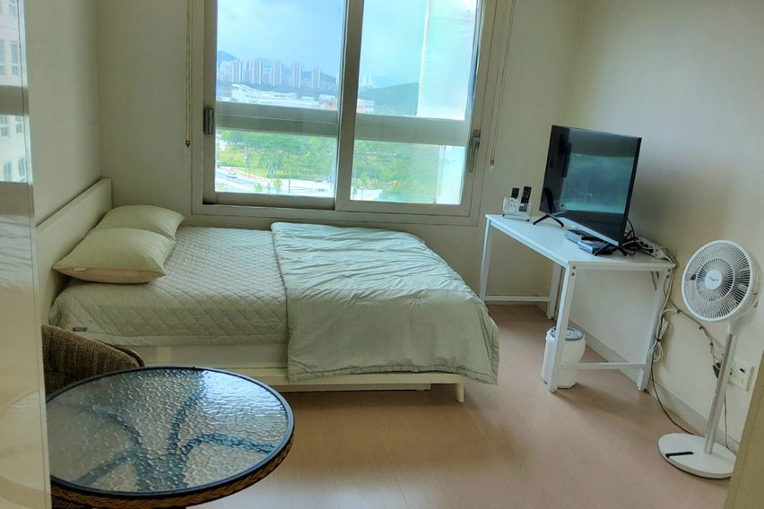 Dinner by the lake. 0th image