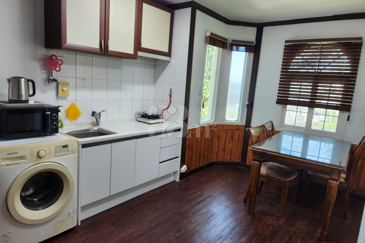 Separate-layout studio apartment on Aewol Coa 4th image