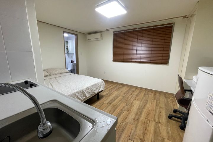 2 minutes from Nonhyeon Station (studio apart 3th image