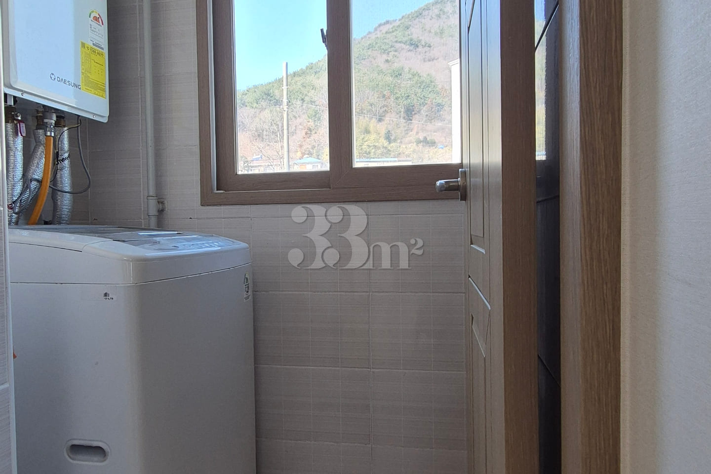 Room 203 4th image