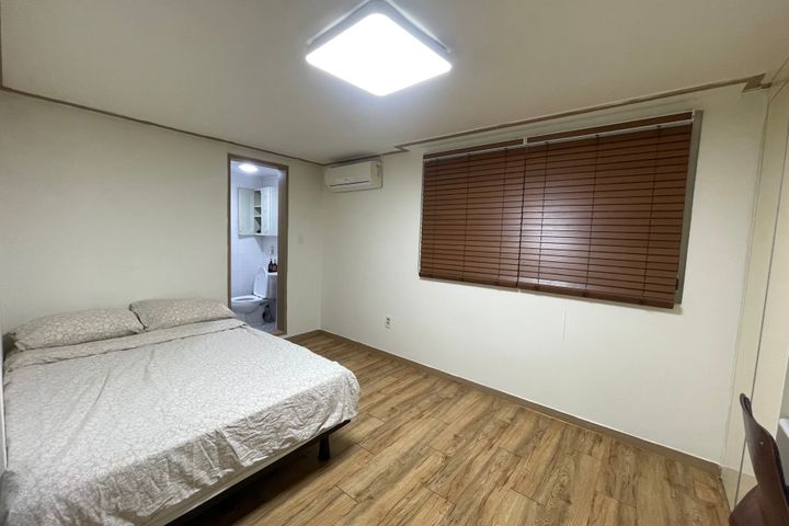 2 minutes from Nonhyeon Station (studio apart 2th image