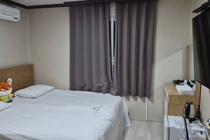 It's Room 406. 0th image