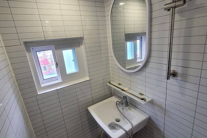 Unit 201, Seongwoo Villa 4th image