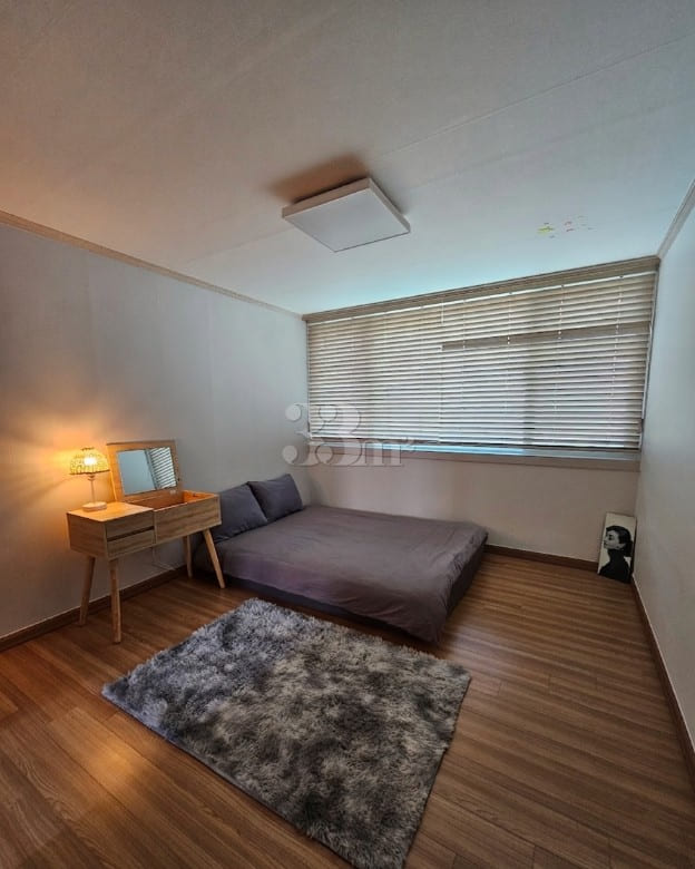 Spacious, sunlit two-room apartment 2th image