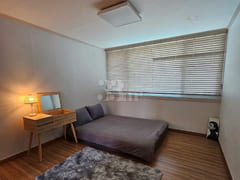 Spacious, sunlit two-room apartment 2th image