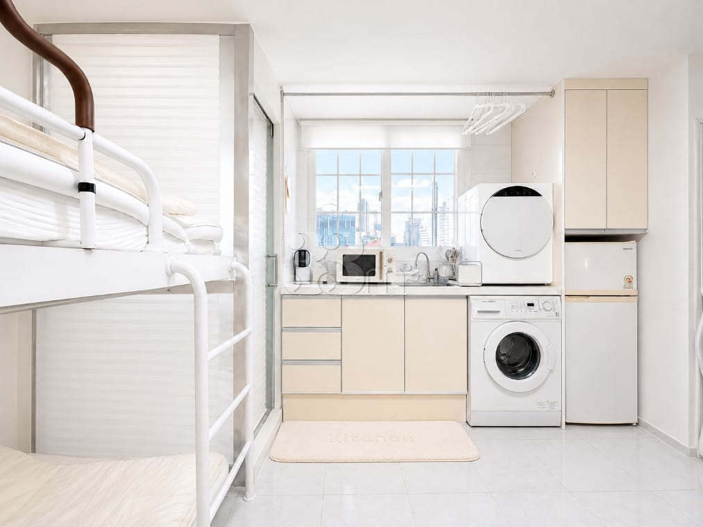 Spacious, well-shaped, and bright unit in the 0th image