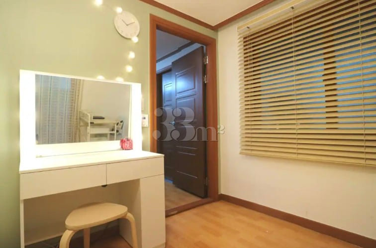 Studio with separate kitchen, 1 minute from S 9th image
