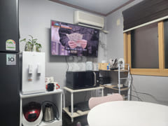 Room 503 11th image