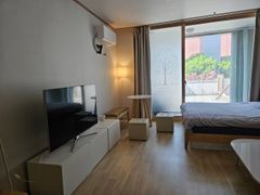5 minutes from Gasan Station. Room with a ter 14th image