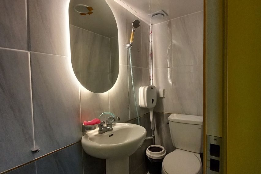 사당역 깨끗한창문있는방