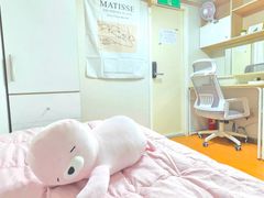 Small and Cozy Room 520 7th image