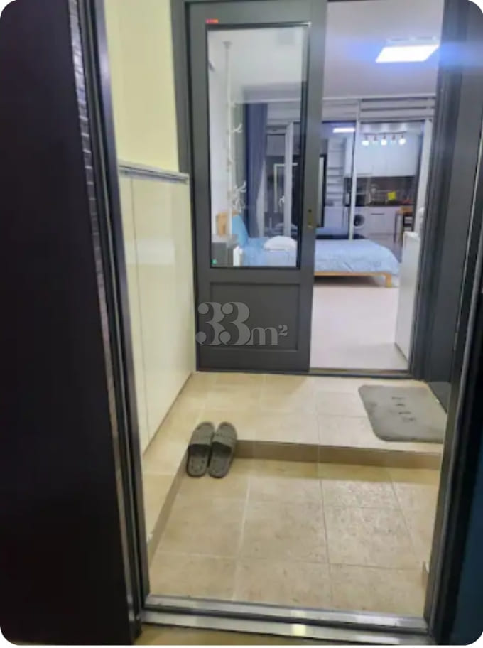 A room with a beautiful view and floor-to-cei 14th image