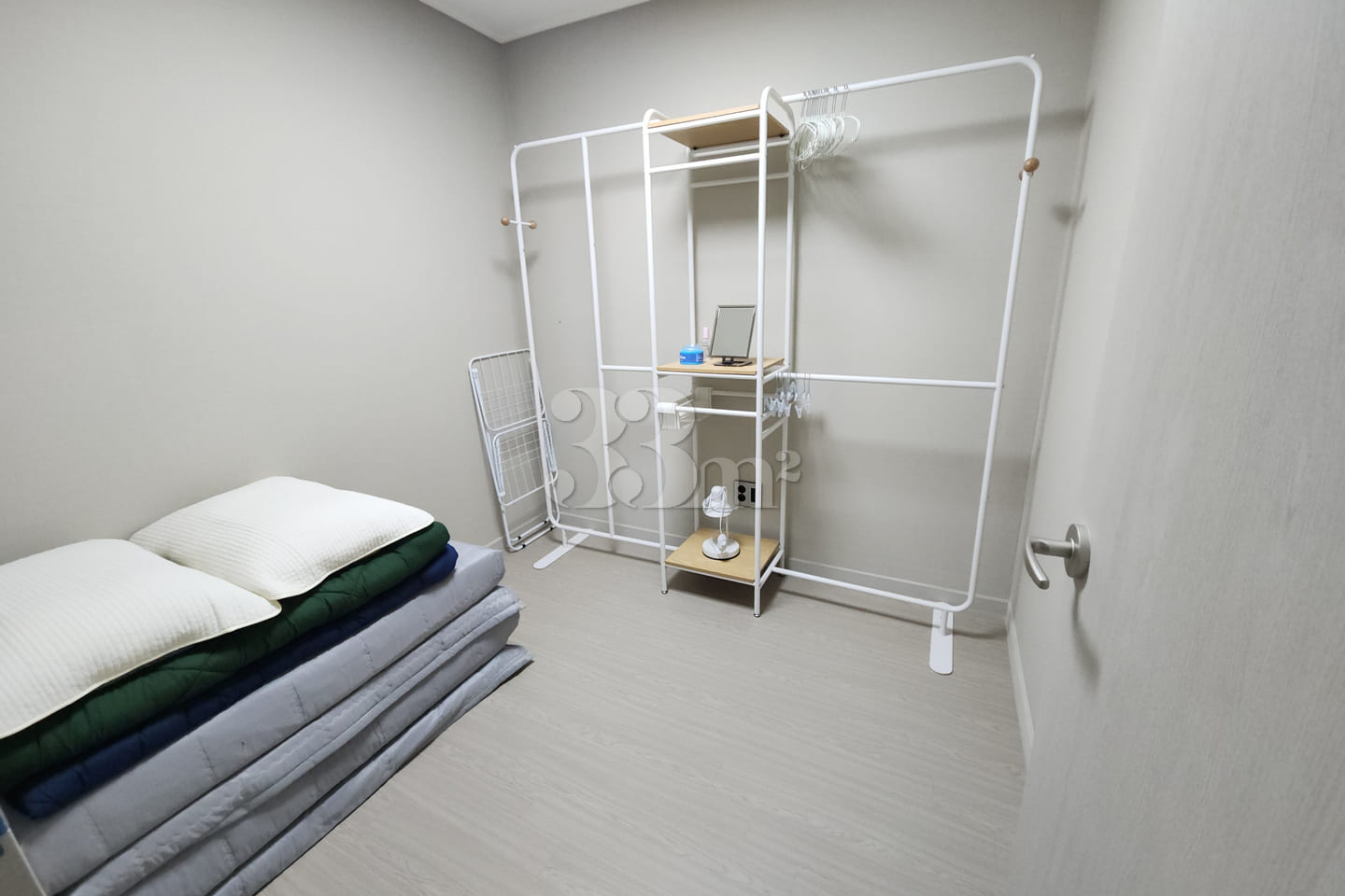 3-room unit with an ocean view 4th image