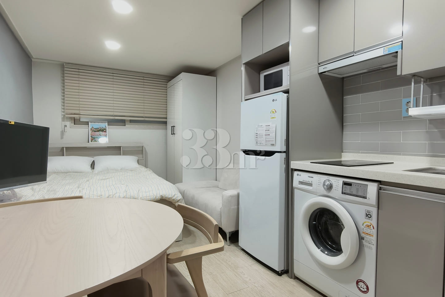 Newly built property right next to Sillim Sta 4th image