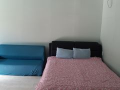 Cherry House, Room 201 0th image