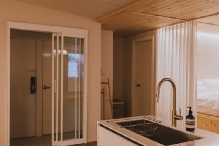 Fully furnished home with a Jacuzzi 5th image