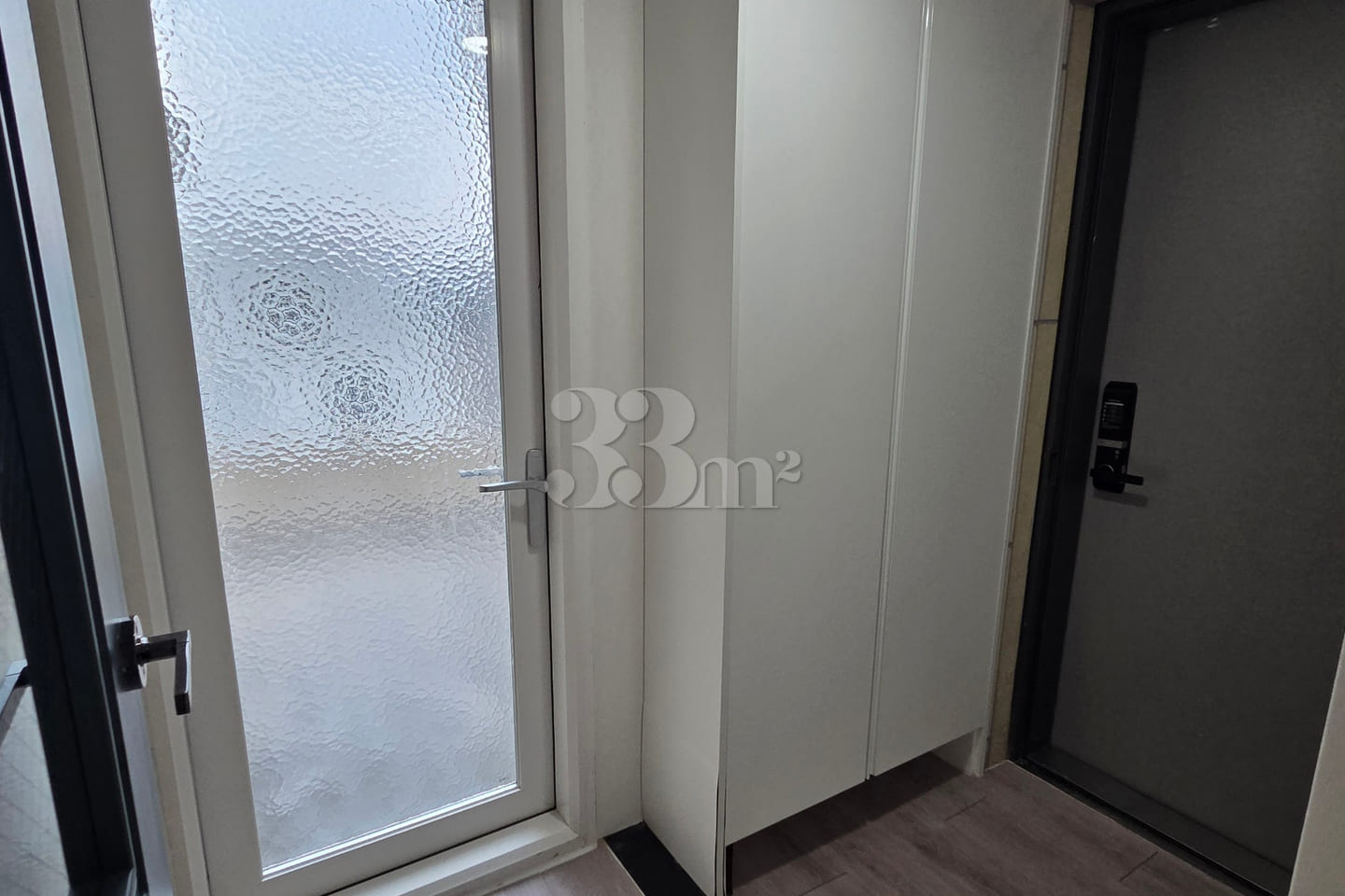 Spacious 2-bedroom unit + rooftop terrace 18th image