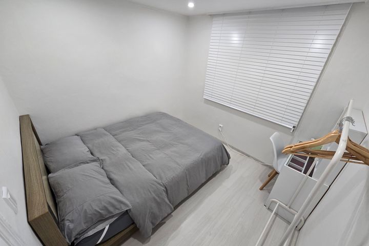 Parking available in a two-room apartment in  6th image