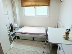 Room 202 9th image