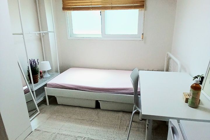 Room 202 9th image