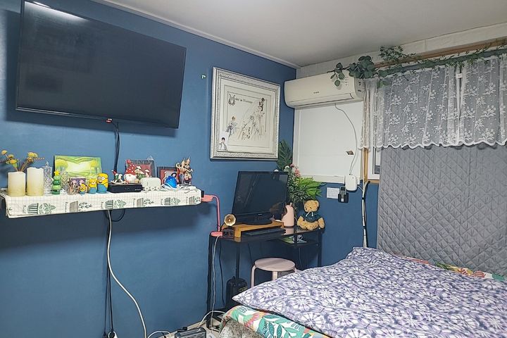 Blue Two-room apartment, available for 4-5 pe 1th image
