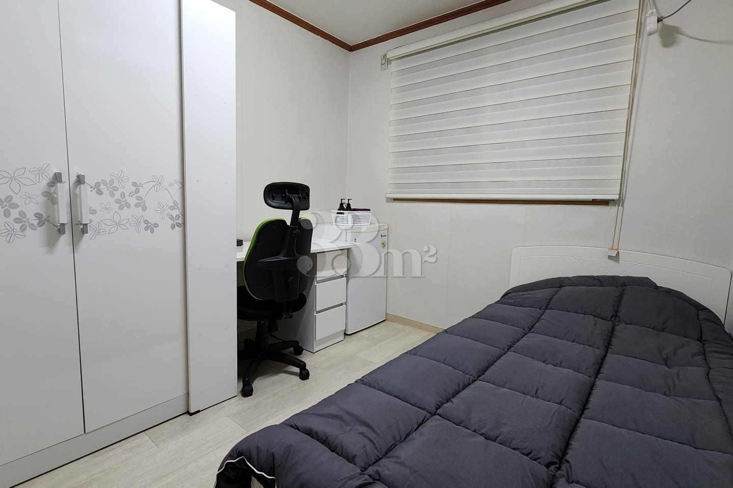 Room 305 5th image