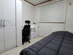 Room 305 5th image