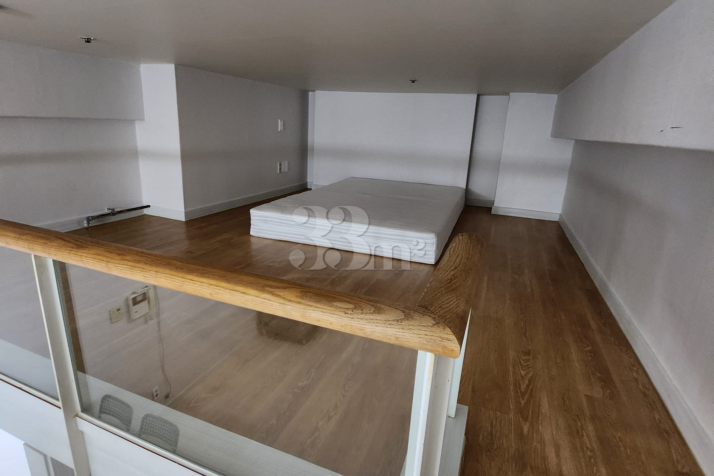 Fully renovated duplex unit, 2 minutes from Y 8th image