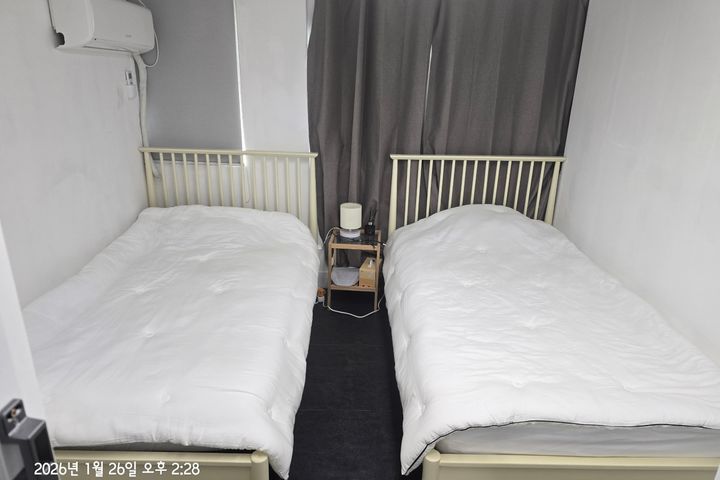 싱글침대 2개있는방 0번째 이미지
