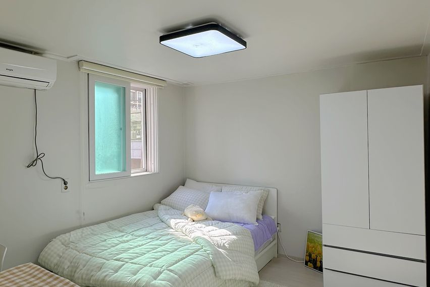Studio apartment near Myeonghak Station on Li 4th image