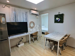 ❤️Newly built, fully furnished❤️202 8th image