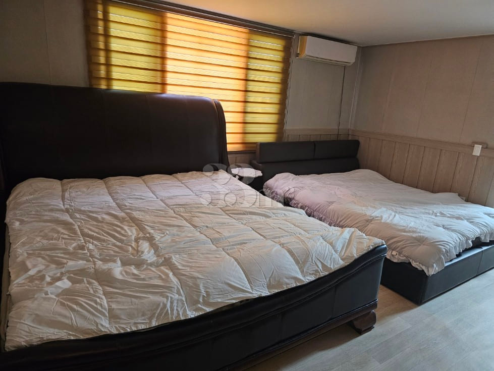A lovely, well-appointed home 5th image
