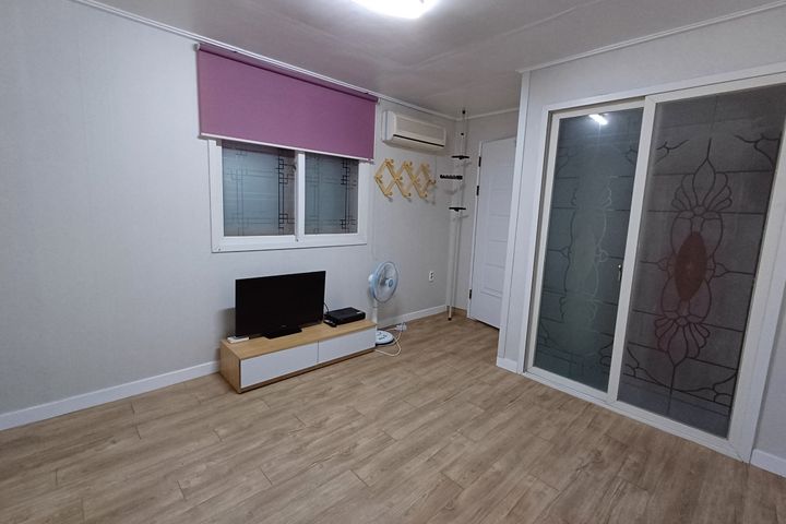 Pleasant studio apartment in Gumi Indong 1th image
