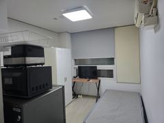 Room 502 5th image
